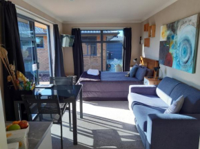 Modern BNB unit with Wifi and Breakfast, Greymouth